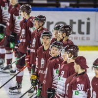 Latvijas dublieru hokeja izlase ar 14 vārtu pārsvaru sagrauj Igauniju