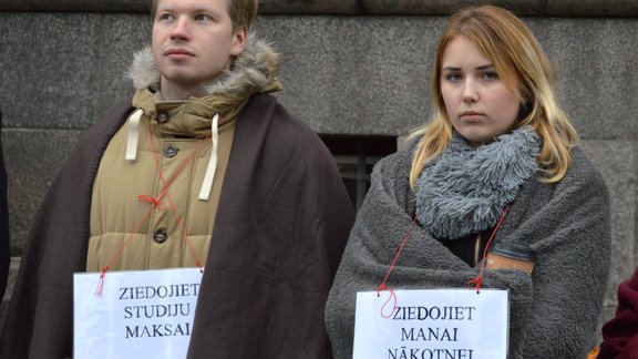 Studentu zibakcija pie Ministru kabineta  