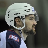 Daugaviņš realizē pēcspēles metienu 'Torpedo' uzvarētā KHL spēlē