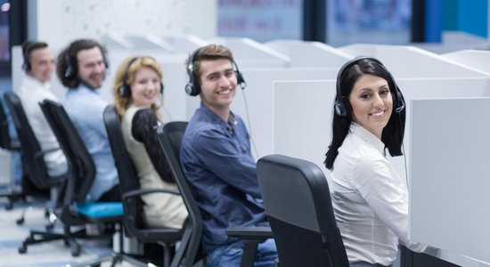 Slaistīties te nevarēs. Kāda ir telemārketingā strādājošo darba garoziņa