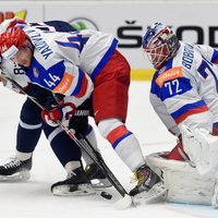 Krievijas hokejisti aizraujošā cīņā pagarinājumā pieveic Slovākiju