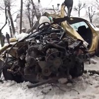 Video: Smaga avārija Rēzeknē – spēkrats ietriecies kokā