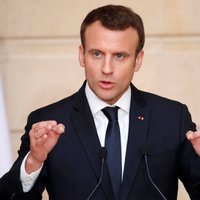 Протесты во Франции: Макрон обещает поднять зарплаты и снизить налоги