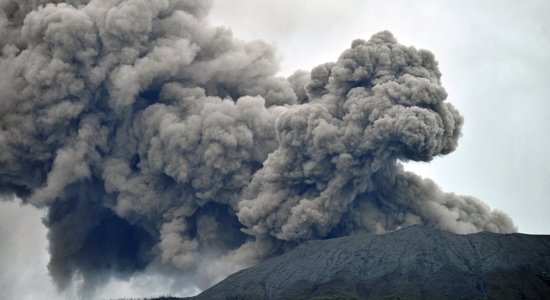 В Индонезии произошло извержение вулкана: погибли как минимум 11 человек