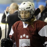 Latvijas sieviešu hokeja izlase pasaules čempionāta pirmajā mačā piekāpjas Čehijai