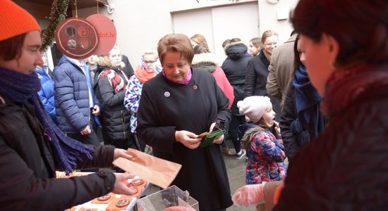 Straujuma pateicīga par līdzcilvēku atbalstu grūtībās nonākušajiem bērniem