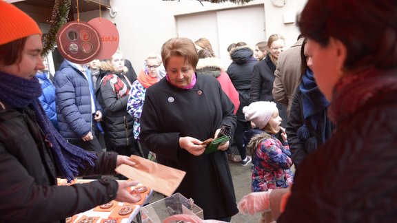 Laimdota Straujuma piedalās Ziedot.lv un bērnu rehabilitācijas centra "Poga" Ziemassvētku pateicības pasākumā - 3