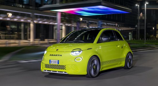 Itāļu 'Abarth' radījis savu pirmo sportisko elektromobili '500e'