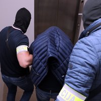 De facto: Подозреваемый в планировании покушения на полицейского Яшина покинул Латвию