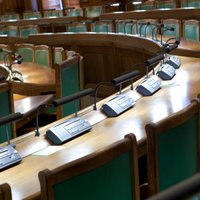 10 000 латвийцев подписались за невыплату компенсаций депутатам 10-го Сейма