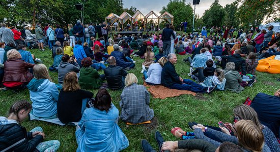 Foto: Fonds 'Viegli' svin pirmos kartupeļu ziedēšanas svētkus