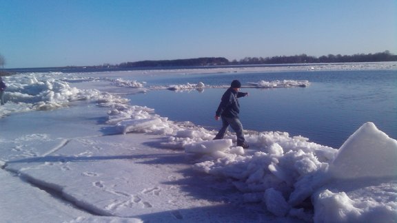 Bērnu izklaides uz Daugavas ledus - 3