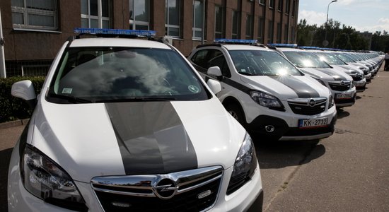 Valsts policija saņem 356 jaunas automašīnas