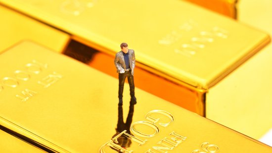 Цены растут, накопления тают. Пора покупать золото?