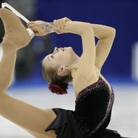 ВИДЕО: Россиянка лидирует после короткой программы, Кучвальская — в финале