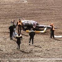 Трагическая авария в Курземе: вертолет задел провода
