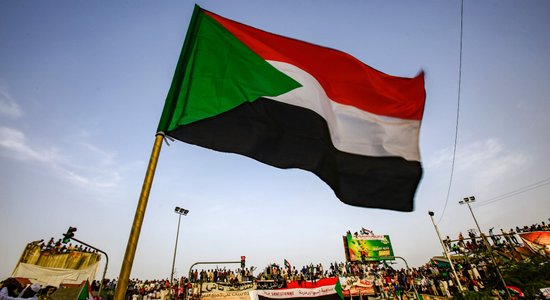 Девушку в Судане приговорили к забиванию камнями за измену. Спасти ее некому — в стране нет министра юстиции