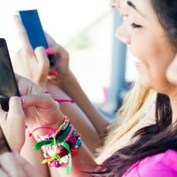 Manipulāciju eksperts: Jūsu bērns atkarīgs no viedtālruņa? Nevainojiet 'Facebook' vai 'Snapchat'