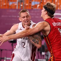 Latvijas 3x3 basketbolisti sīvā spēlē zaudē precīzajiem beļģiem