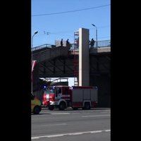 ВИДЕО: ЧП на Вантовом мосту - в лифте застряли шесть человек