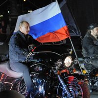 Путин на "Харлее" рассказал байкерам о патриотизме