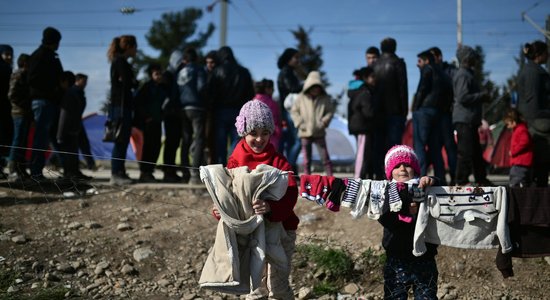 Коалиция: нет причин прекращать прием Латвией беженцев