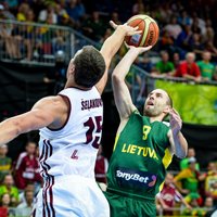 Latvijas basketbolisti Baltijas valstu derbijā līdzīgā cīņā piekāpjas Lietuvai
