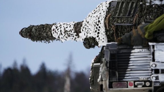 Leopard tanks