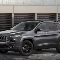 Arī 'Jeep Cherokee' būs pieejams melnajā 'Altitude' versijā