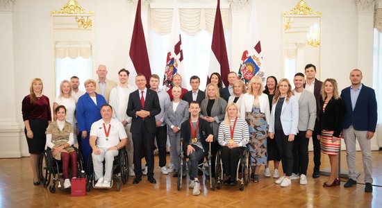 Foto: "Vēlos pateikties par fenomenālajiem panākumiem" – Rinkēvičs sveic paralimpiešus