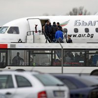 Bulgārijā aizdomīga mikroautobusa dēļ evakuē lidostu