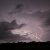 Prognožu centrs brīdina par bīstamiem negaisiem Eiropā, tostarp Latvijā