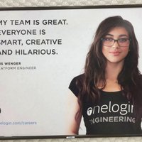 ФОТО: Острая реакция на "сексисткую" рекламу запустила акцию селфи девушек-инженеров
