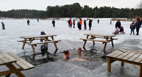 Brīvdabas slidotavas, peldes āliņģī un citas ziemas izklaides Liepājā