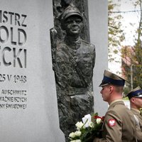 Varšavā atklāj pieminekli komunistu nobendētajam kara varonim Pileckim
