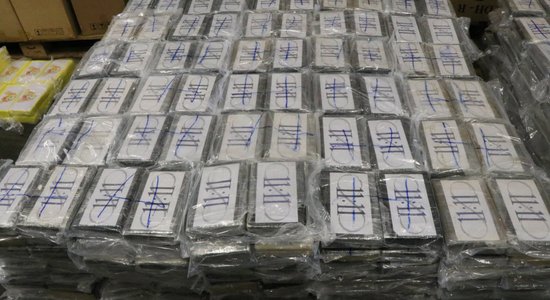 ФОТО. Латвийская полиция помогла коллегам из Испании и Колумбии раскрыть дело о контрабанде 6,5 тонн кокаина