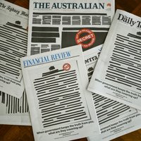 Ведущие газеты Австралии вышли с закрашенными первыми полосами