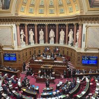 Francijas Senāts apstiprina pretrunīgo pensiju reformu