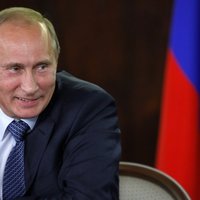 Putins paraksta likumu par ārzemju finansējumu saņemošo NVO kā 'ārvalstu aģentu' reģistrāciju