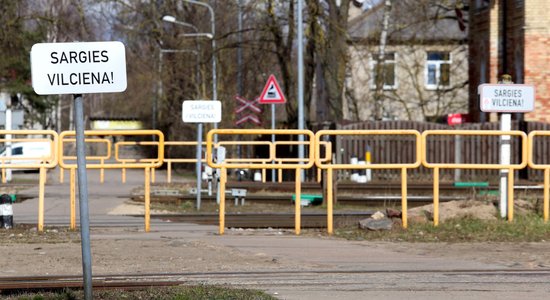 Gaisma deg, pasažieru nav. Kāpēc jaunajā Dauderu stacijā vilciens nepietur