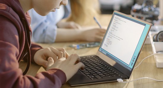 Pirmais programmēšanas eksāmens vidusskolām tiešsaistē – ar dažiem 'gļukiem'