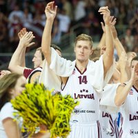 Latvijas basketbolisti neticami izrauj uzvaru pār zviedriem