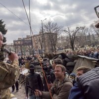 Luhanskā separātisti pastiprina barikādes un uzslējuši telšu pilsētiņu