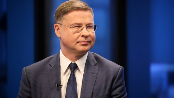 Nākamais, lūdzu: Valdis Dombrovskis, Krišjānis Kariņš, Sandra Kalniete