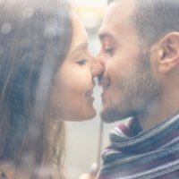 Защищают от боли и сжигают калории. 7 причин, почему целоваться полезно для здоровья
