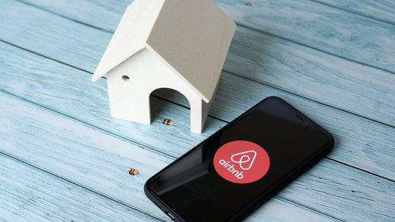 airbnb hostelis viesnīca viesu nams tūrisms