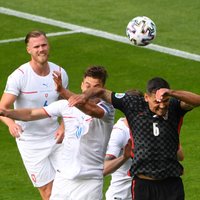 Horvātijas un Čehijas futbolisti kaujinieciski nospēlē neizšķirti