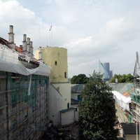 Rīgas pilī bojāts pagaidu jumts; telpās ir mitrums