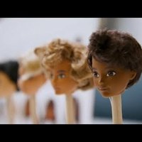 ВИДЕО: Производитель Barbie создал гендерно нейтральную куклу