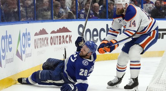 Girgensons rezultatīvs uzvarā pār "Oilers"; Merzļikinam panākums pret "Stars"